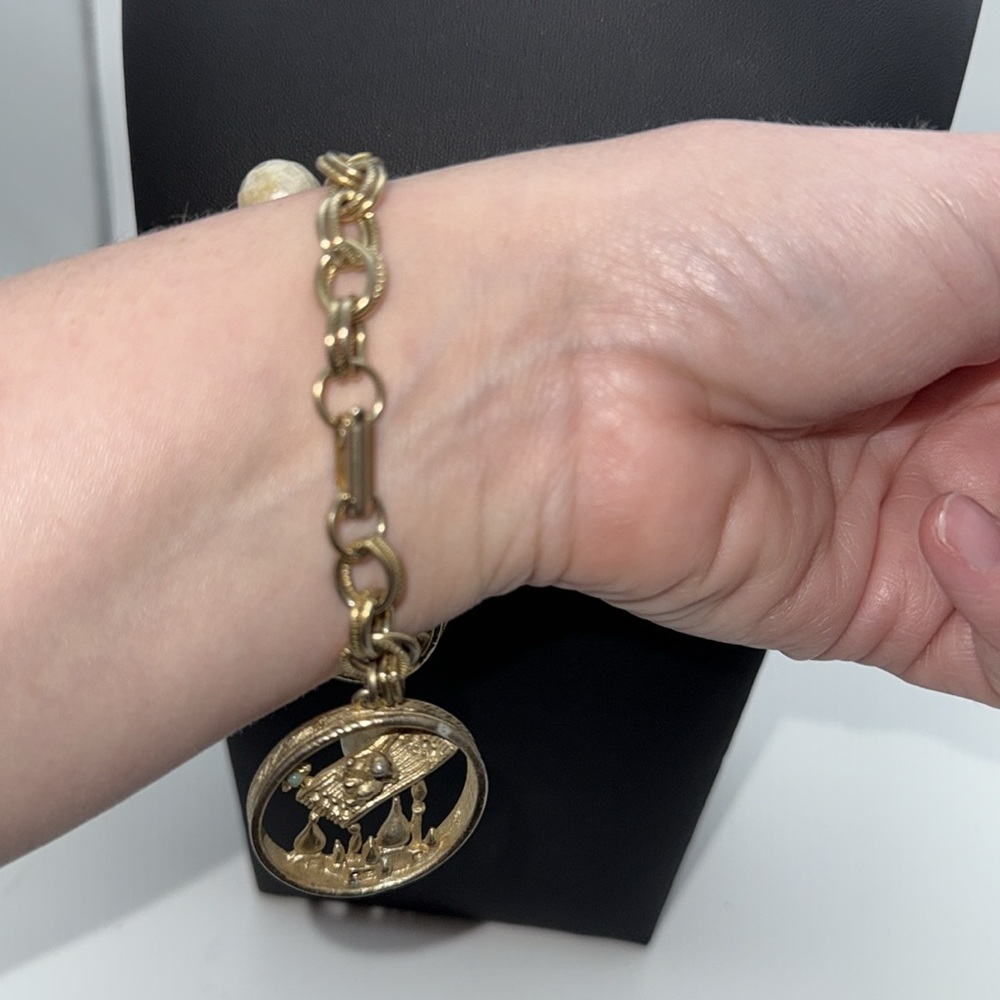 Vintage gold tone statement charm bracelet travel Europe France Eiffel Tower - Picture 9 of 9